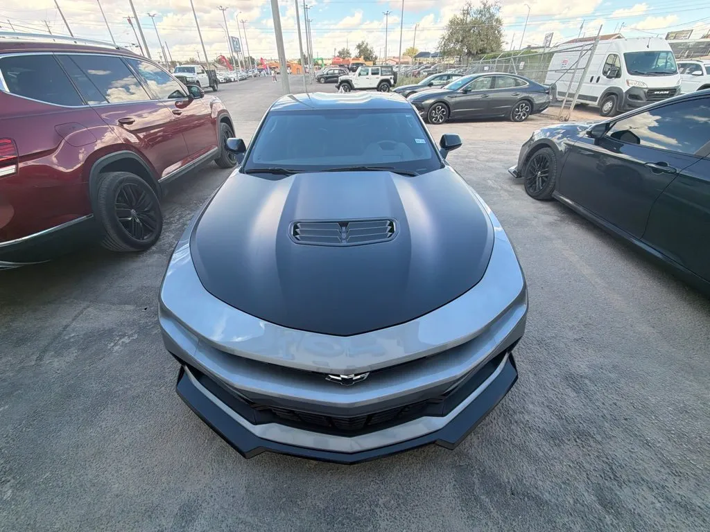 Chevrolet Camaro photo 2