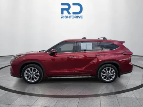More photos of 2022 Toyota Highlander Hybrid Limited at RightDrive - 7320 Alameda, TX