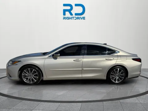 More photos of 2019 Lexus ES 350 at RightDrive - 7320 Alameda, TX