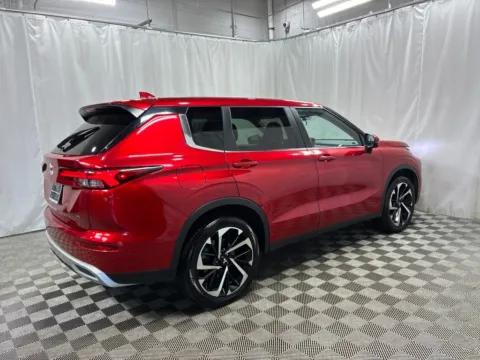 Another view of 2024 Mitsubishi Outlander SE for sale in Countryside, IL at Countryside Mitsubishi