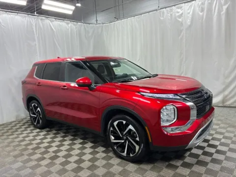 Photos of 2024 Mitsubishi Outlander SE for sale in Countryside, IL at Countryside Mitsubishi