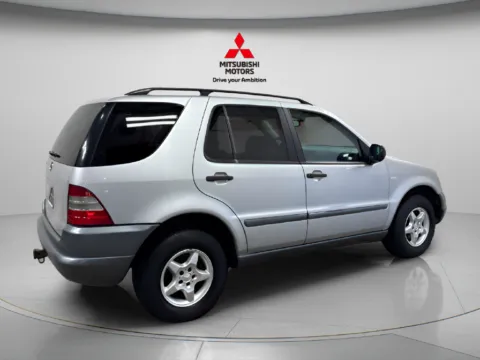 Another view of 1999 Mercedes-Benz M-Class ML 320 for sale in Countryside, IL at Countryside Mitsubishi