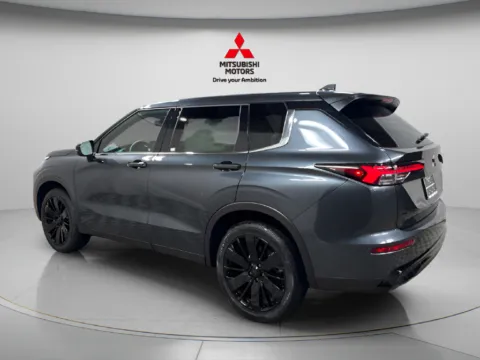 More photos of 2026 Mitsubishi Outlander LE at Countryside Mitsubishi, IL