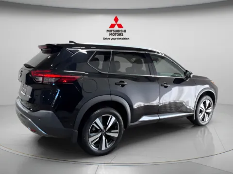 Another view of 2023 Nissan Rogue SL for sale in Countryside, IL at Countryside Mitsubishi