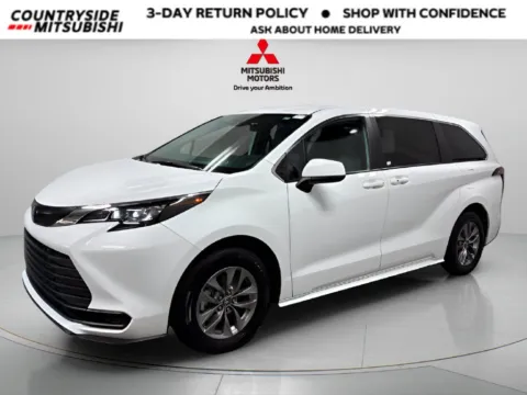 White 2025 Toyota Sienna LE for sale in Countryside, IL