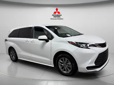 Photos of 2025 Toyota Sienna LE for sale in Countryside, IL at Countryside Mitsubishi