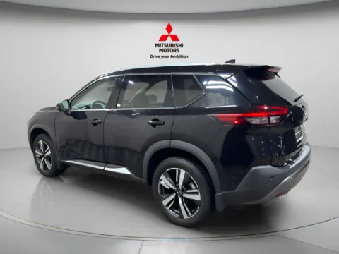 More photos of 2023 Nissan Rogue SL at Countryside Mitsubishi, IL
