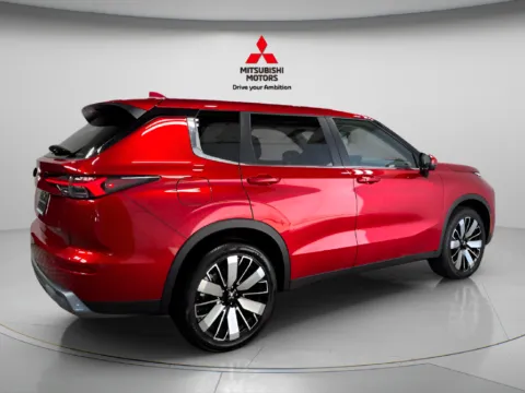 Another view of 2027 Mitsubishi Outlander SE for sale in Countryside, IL at Countryside Mitsubishi