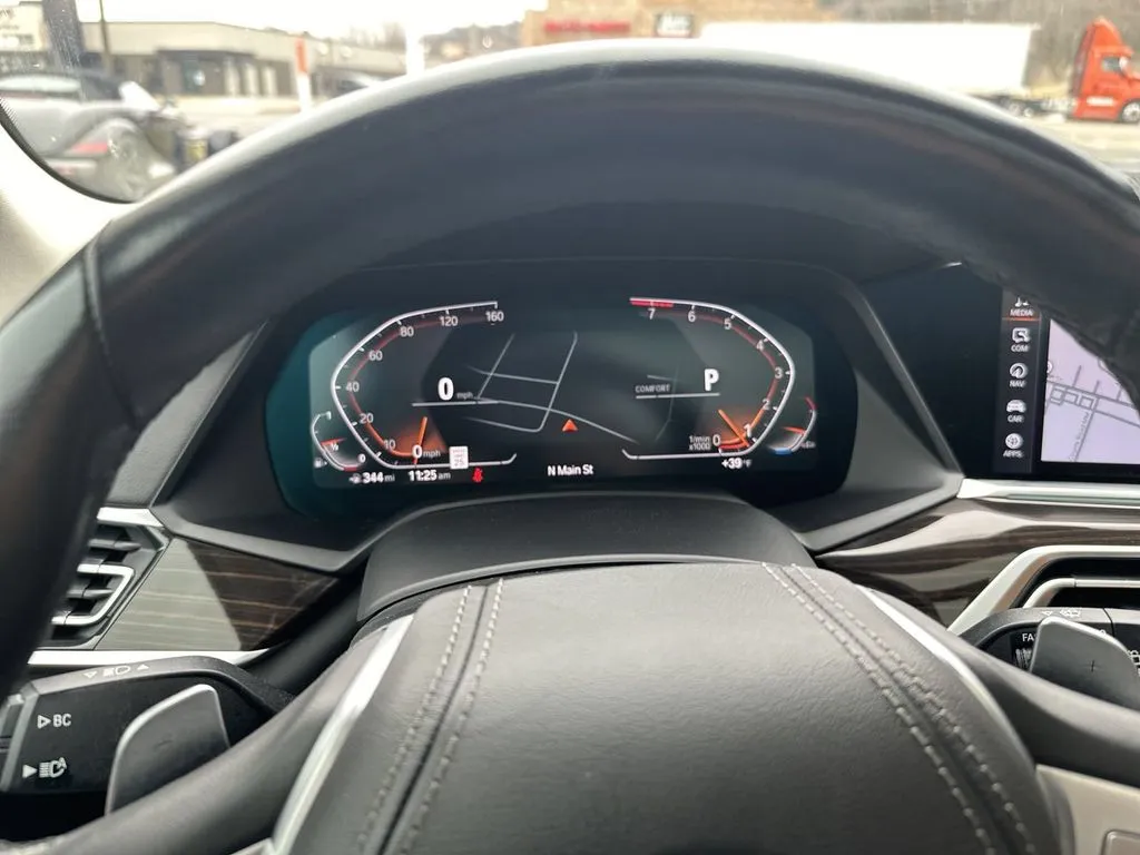 BMW X7 photo 8