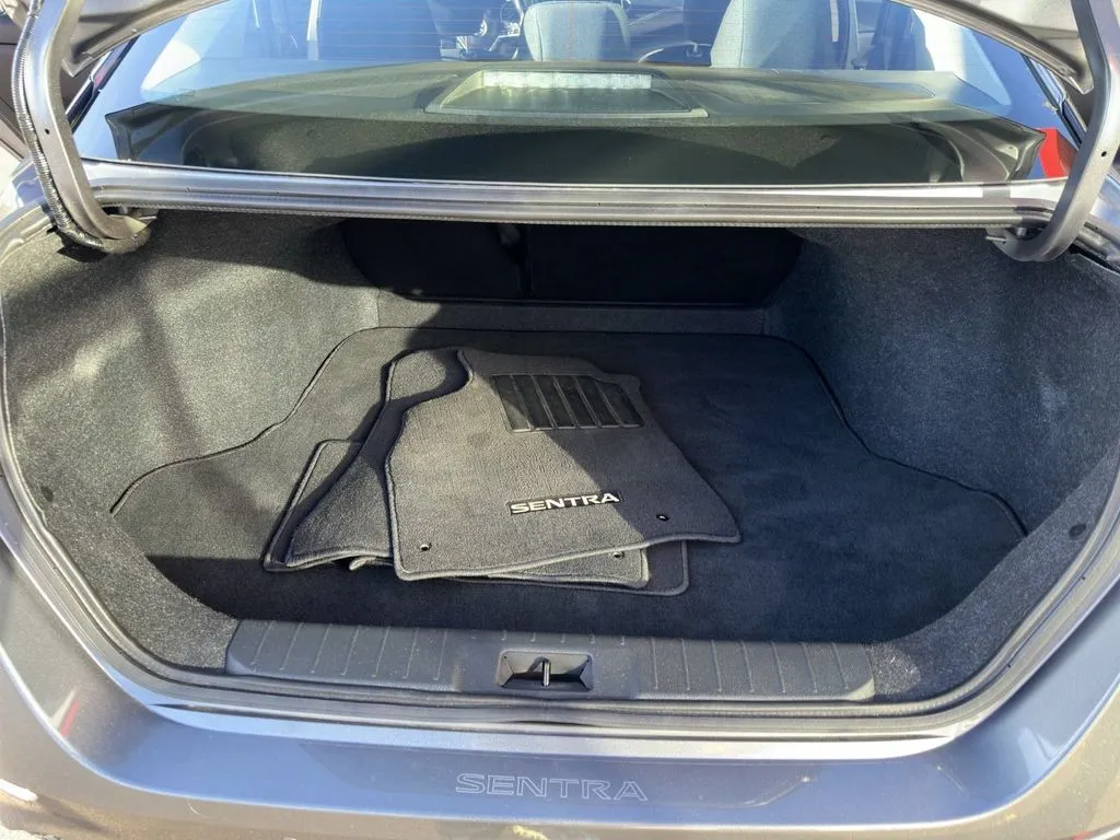 Nissan Sentra photo 17
