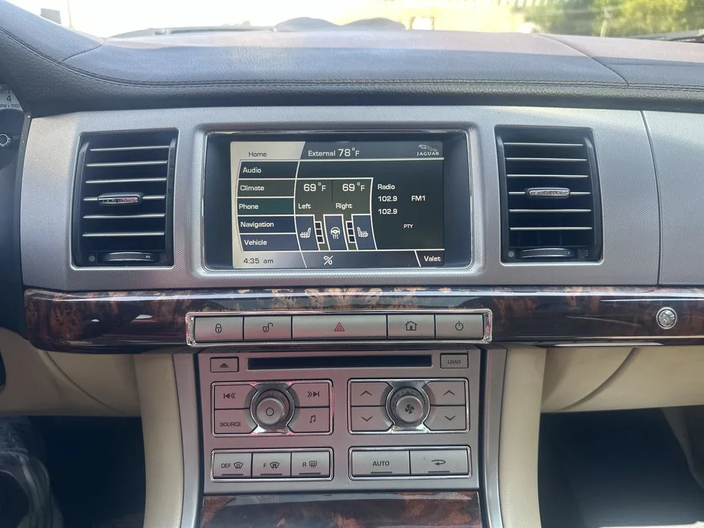Jaguar XF photo 8