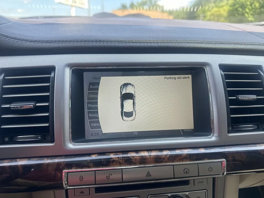 Jaguar XF photo 14