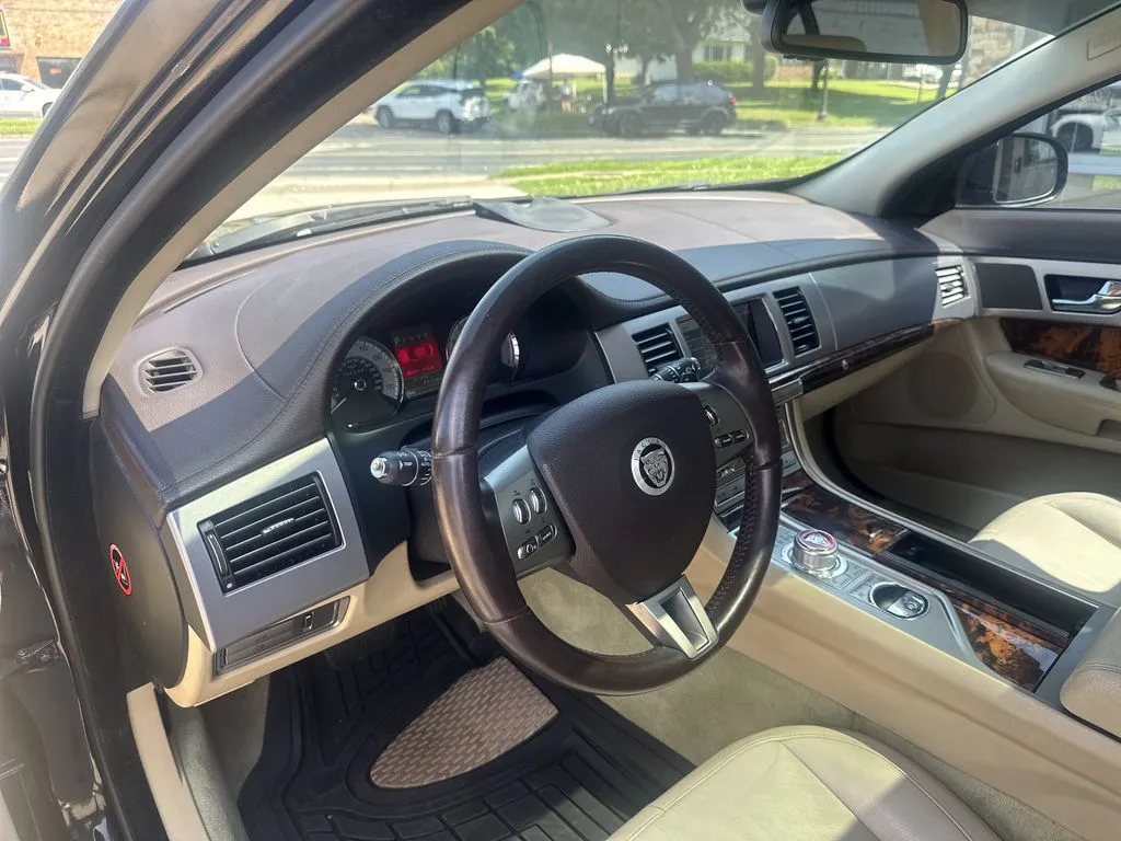 Jaguar XF photo 6