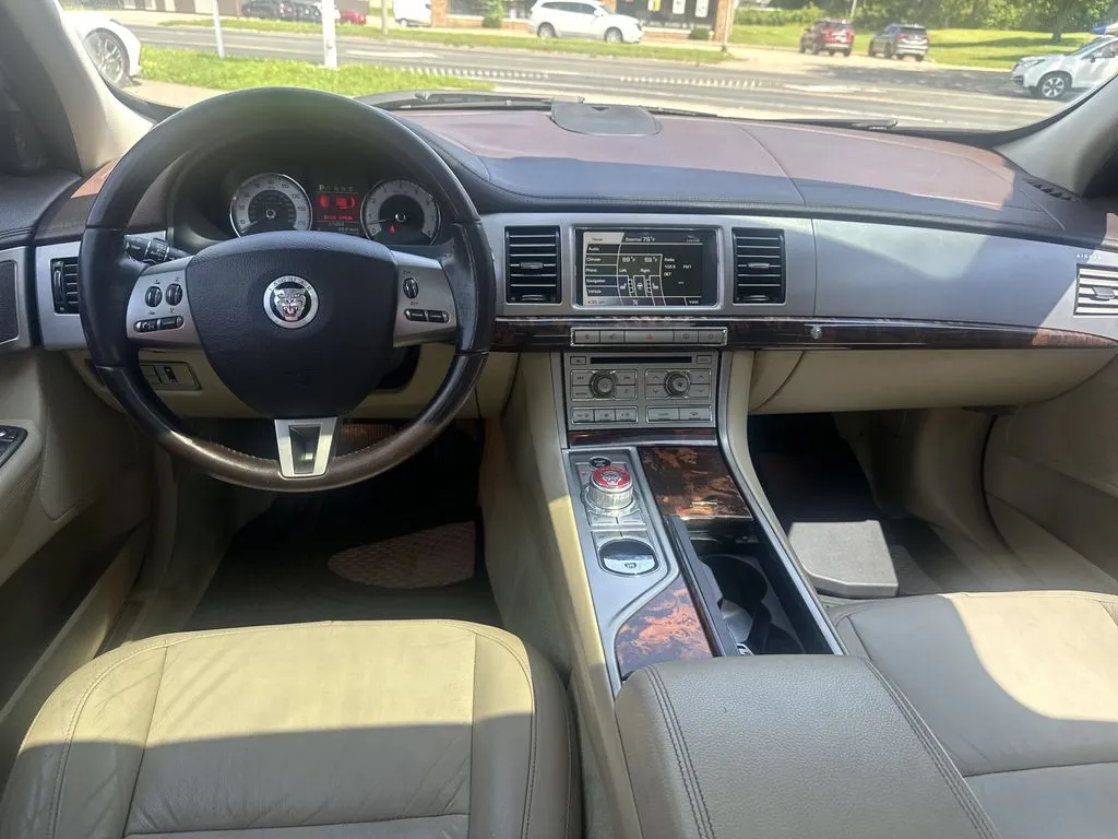 Jaguar XF photo 5