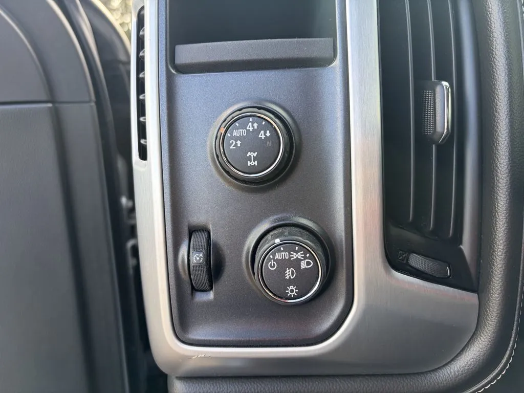 GMC Sierra photo 17