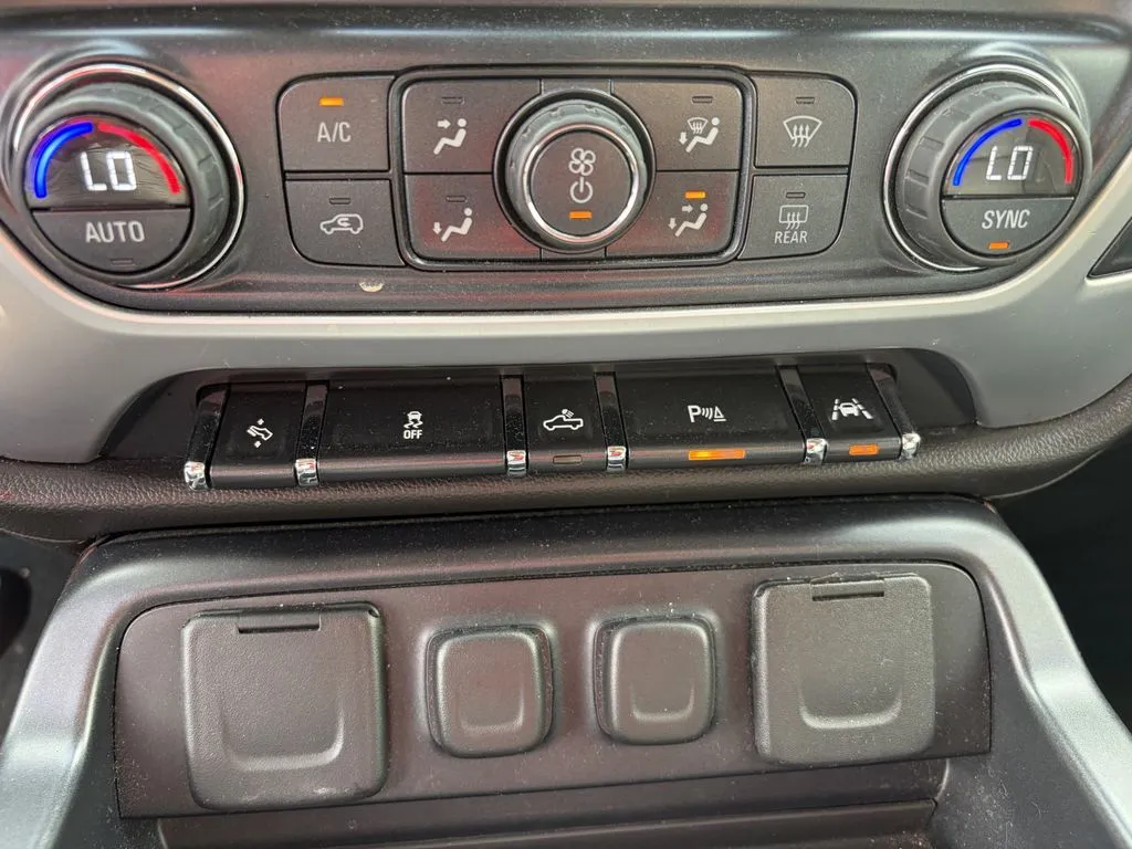 GMC Sierra photo 14