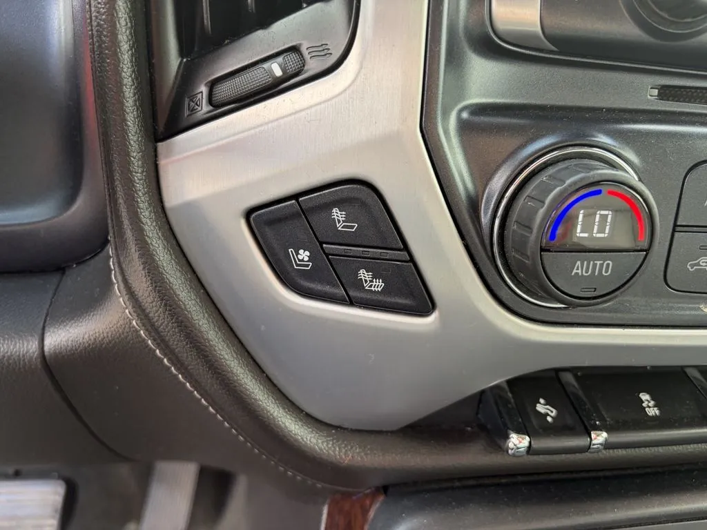 GMC Sierra photo 13