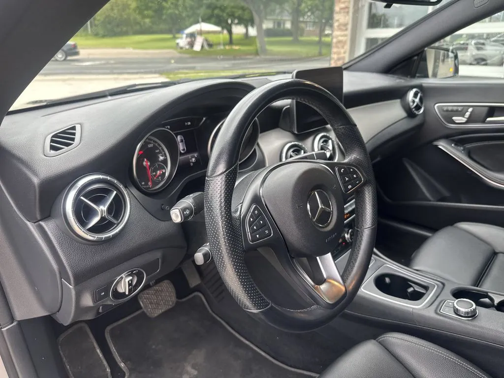Mercedes-Benz CLA photo 6