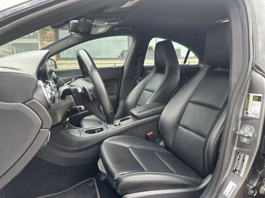 Mercedes-Benz CLA photo 16