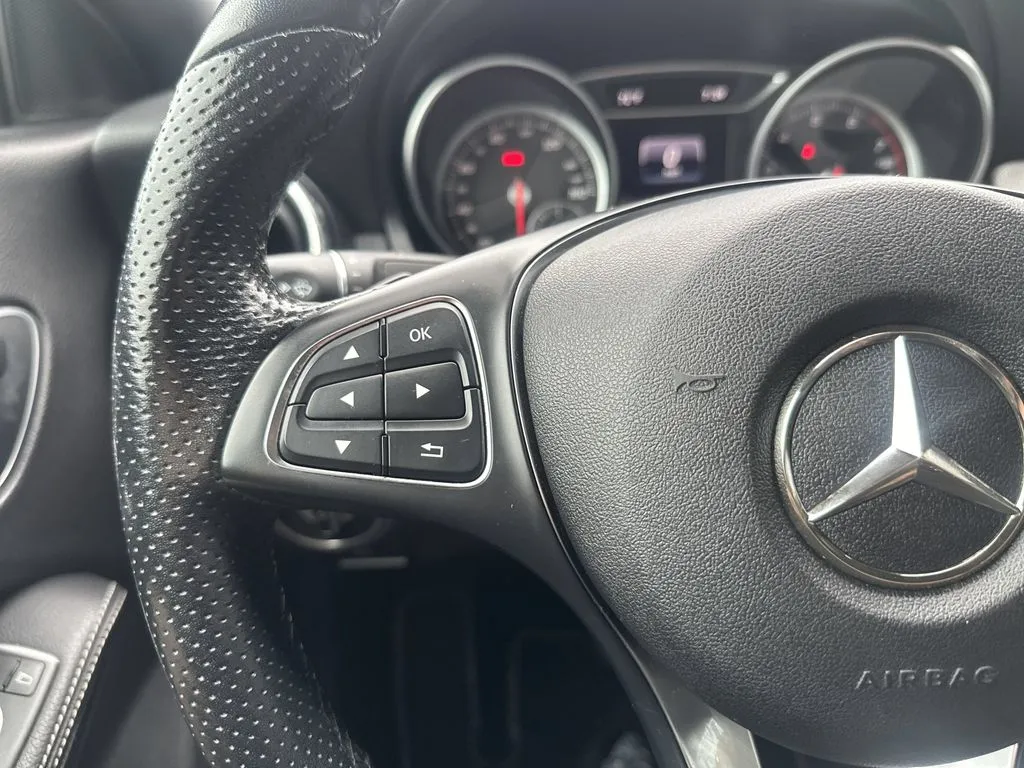 Mercedes-Benz CLA photo 12