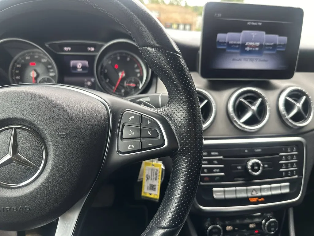Mercedes-Benz CLA photo 11