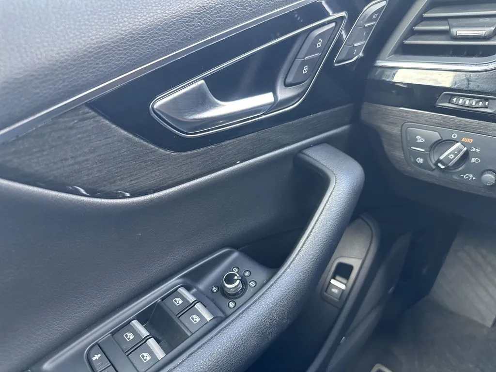Audi Q7 photo 13