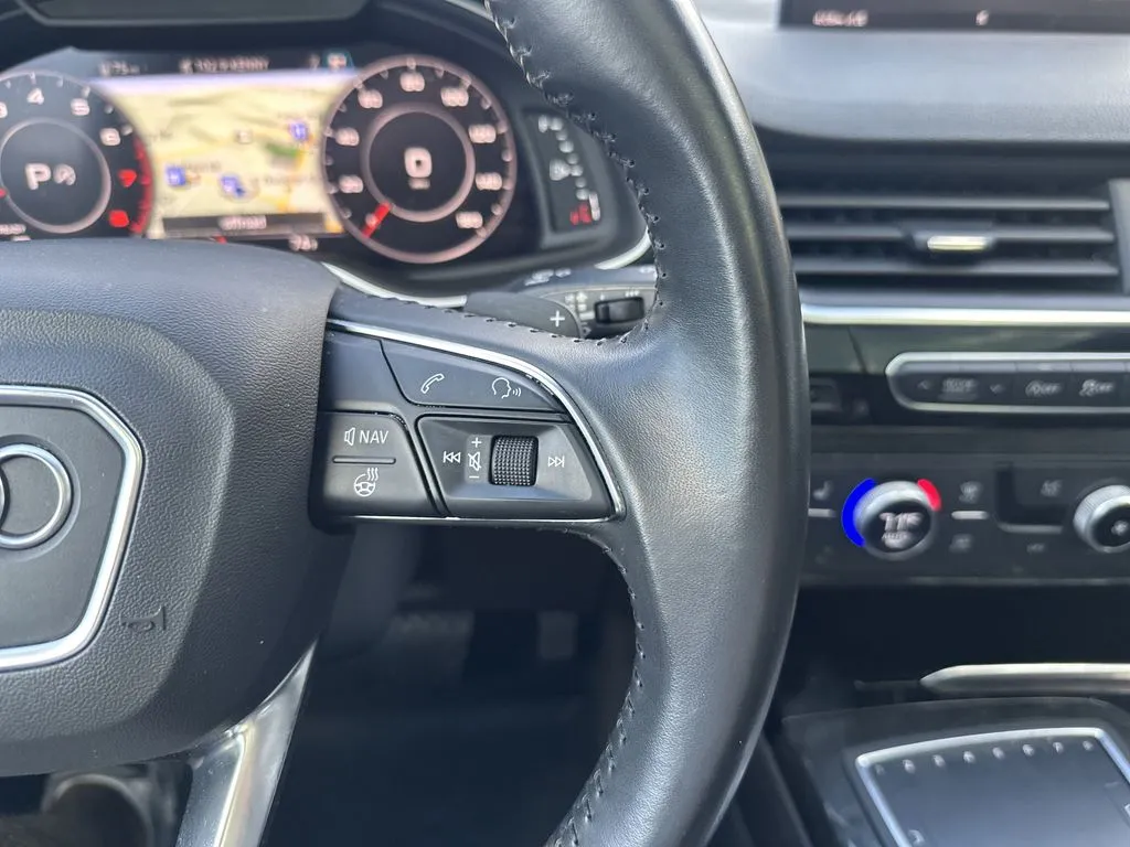 Audi Q7 photo 11