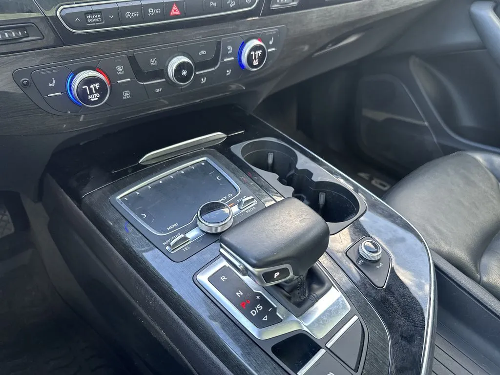 Audi Q7 photo 10