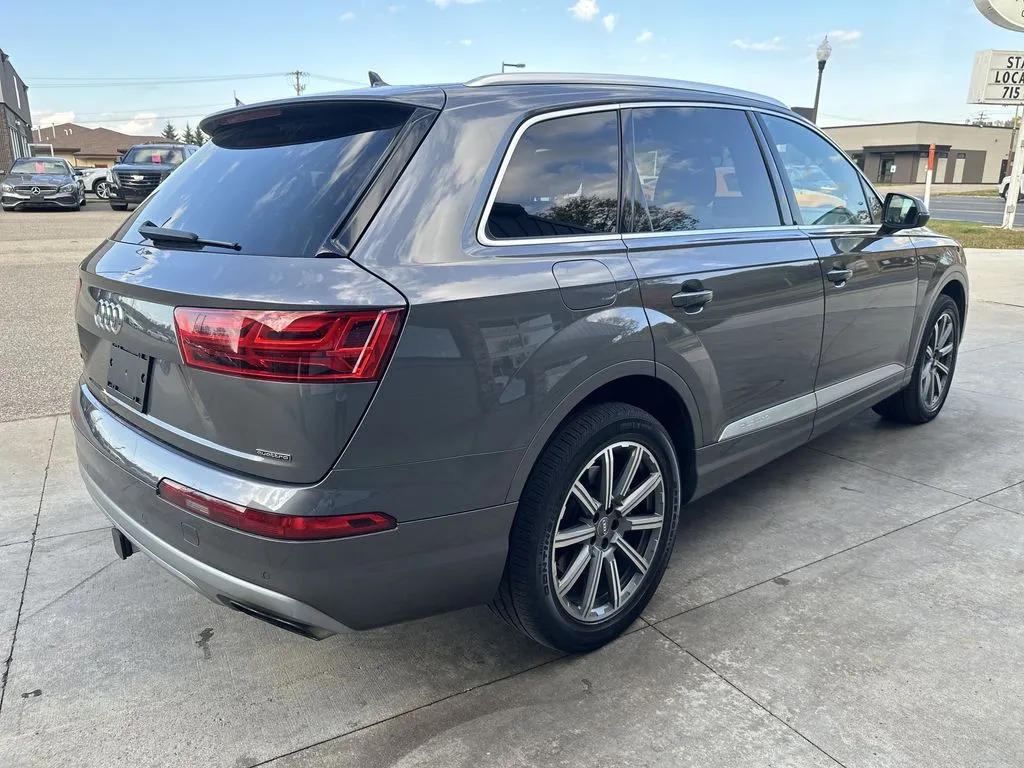 Audi Q7 photo 2