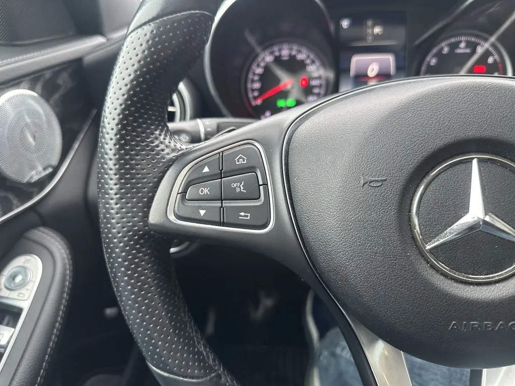 Mercedes-Benz C-Class photo 11