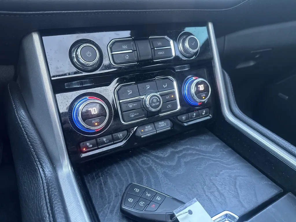 GMC Yukon photo 11