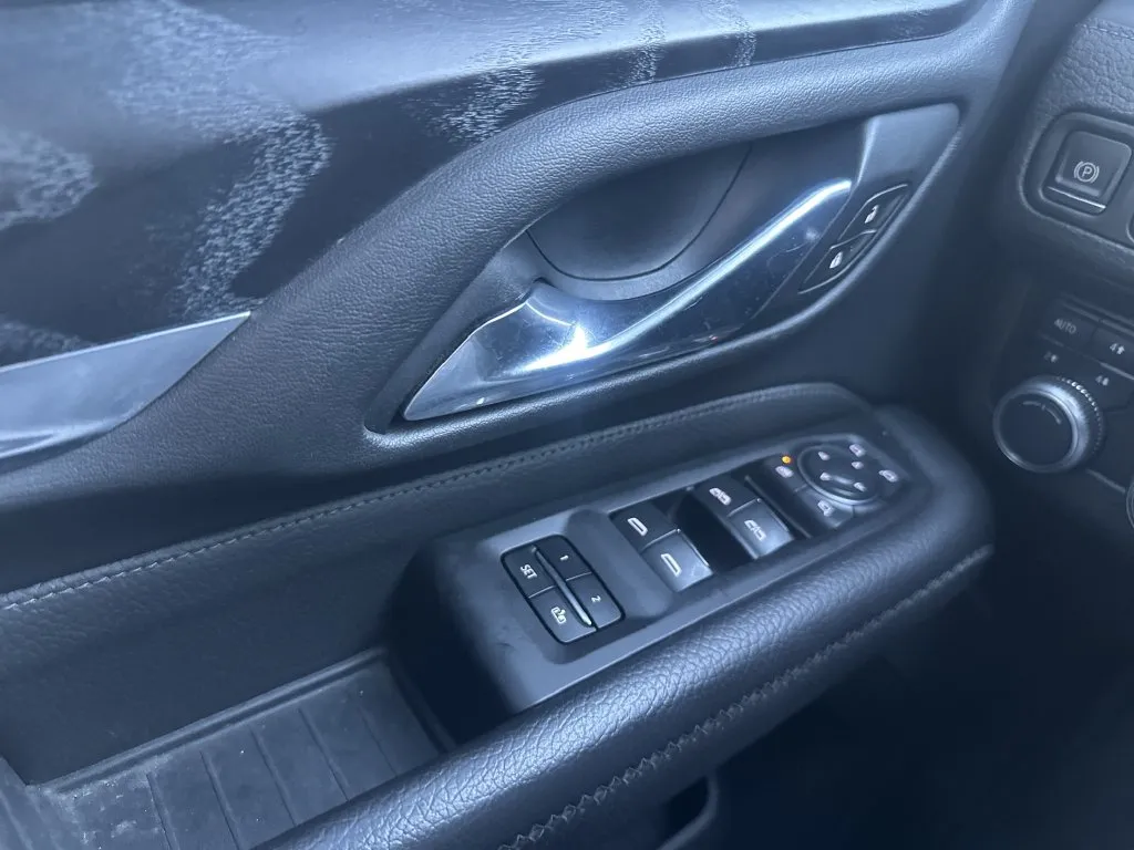 GMC Yukon photo 15