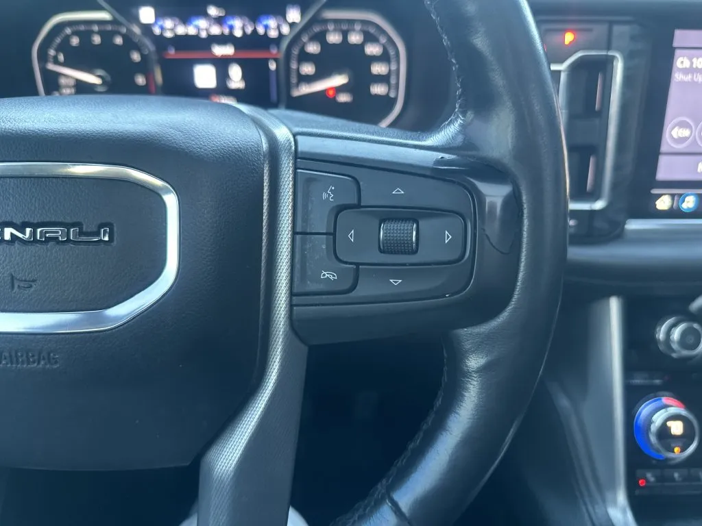 GMC Yukon photo 12