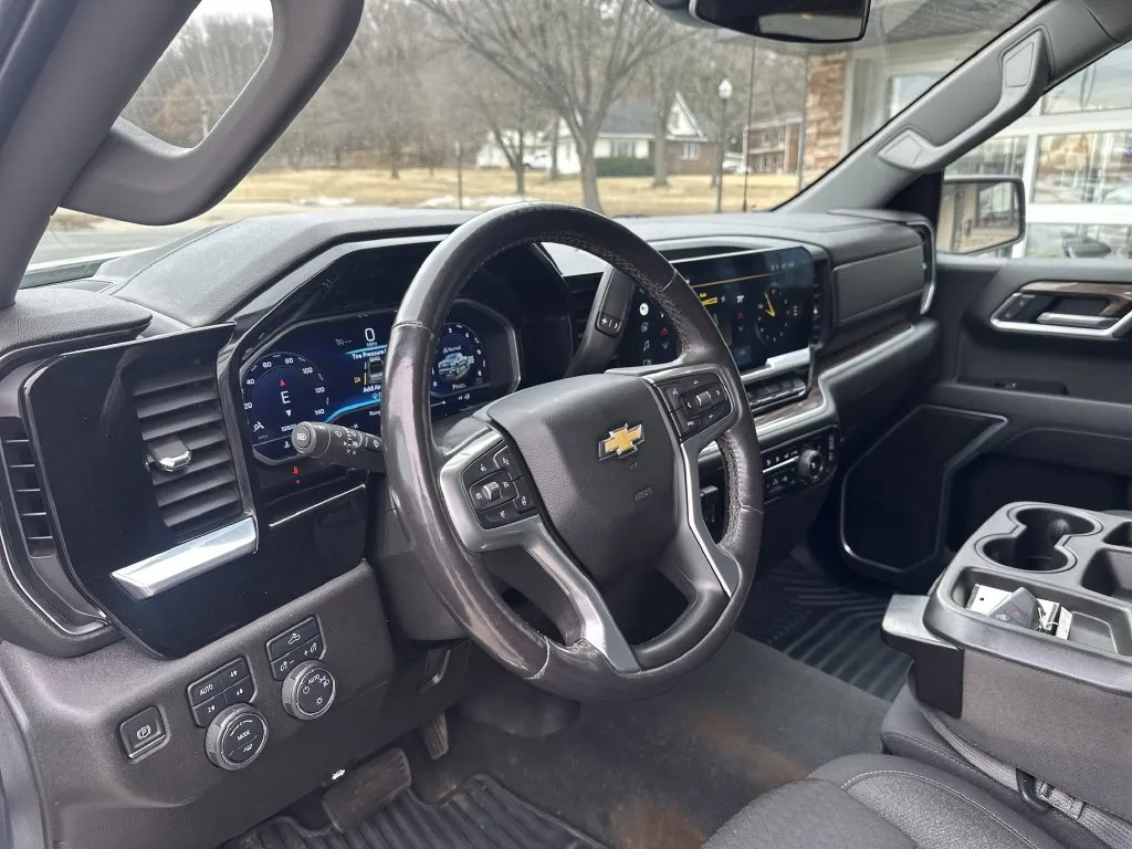Chevrolet Silverado photo 6