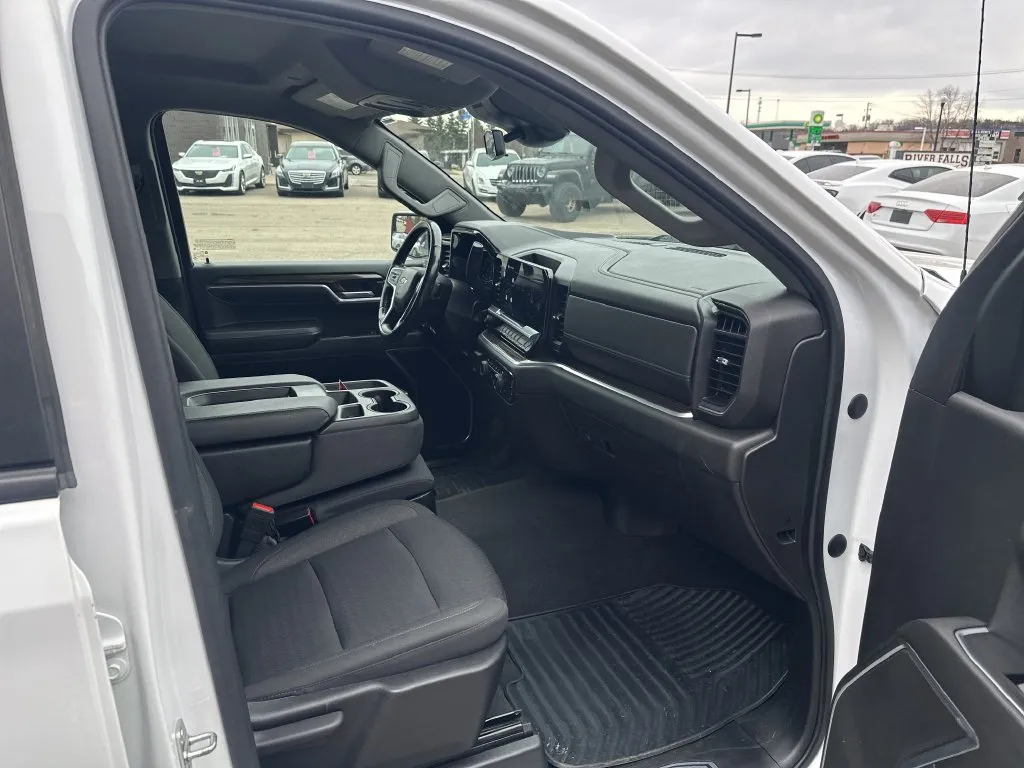 Chevrolet Silverado photo 20