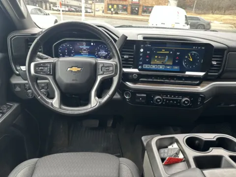 More photos of 2022 Chevrolet Silverado 1500 LT at Somerset Sales and Leasing, WI