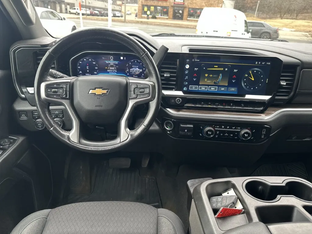 Chevrolet Silverado photo 5