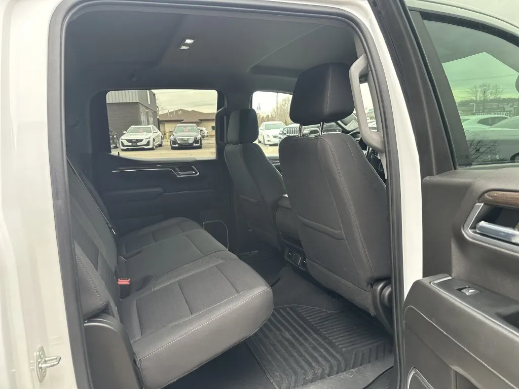 Chevrolet Silverado photo 21