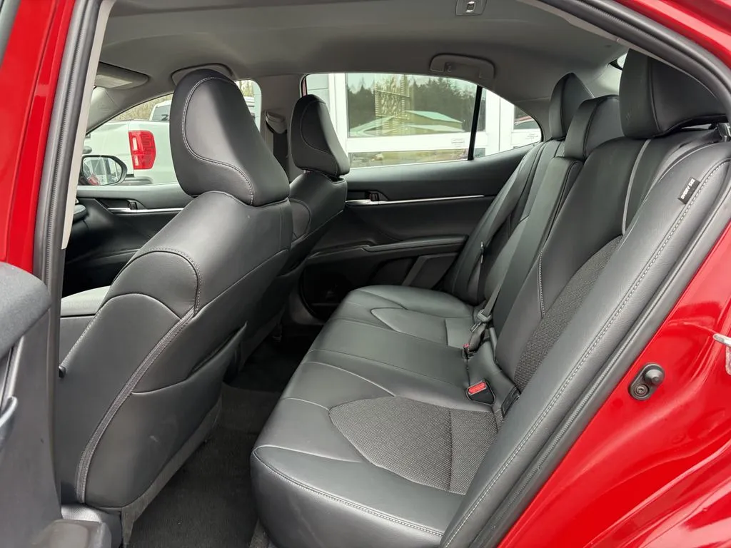 Toyota Camry photo 8