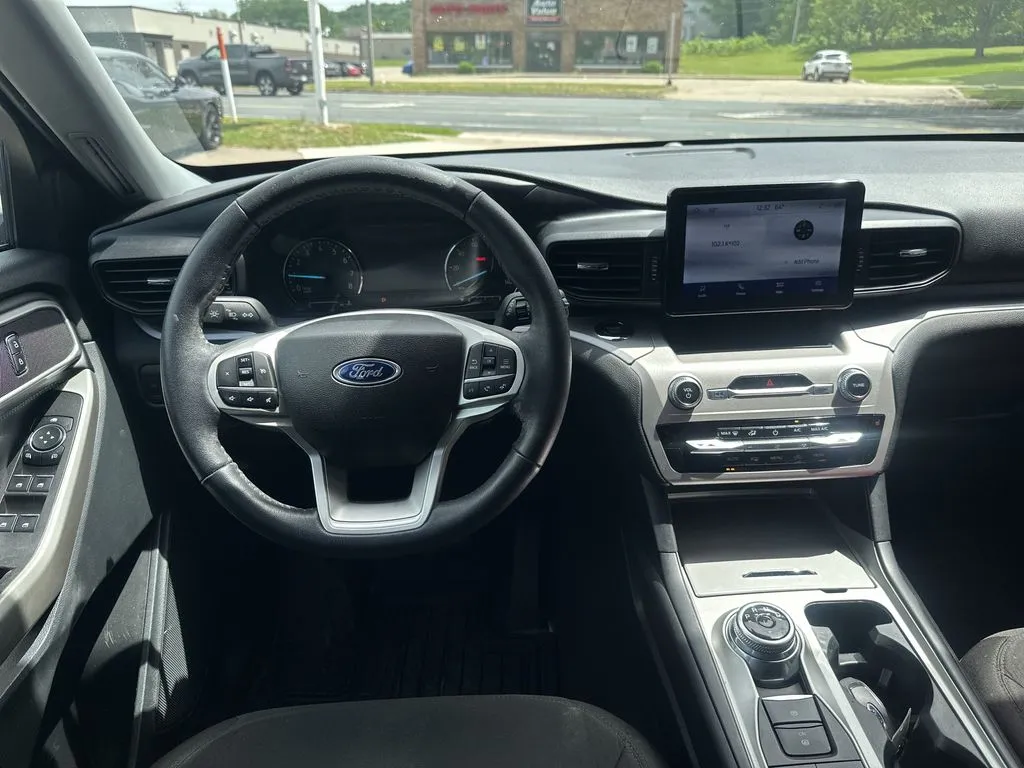 Ford Explorer photo 6