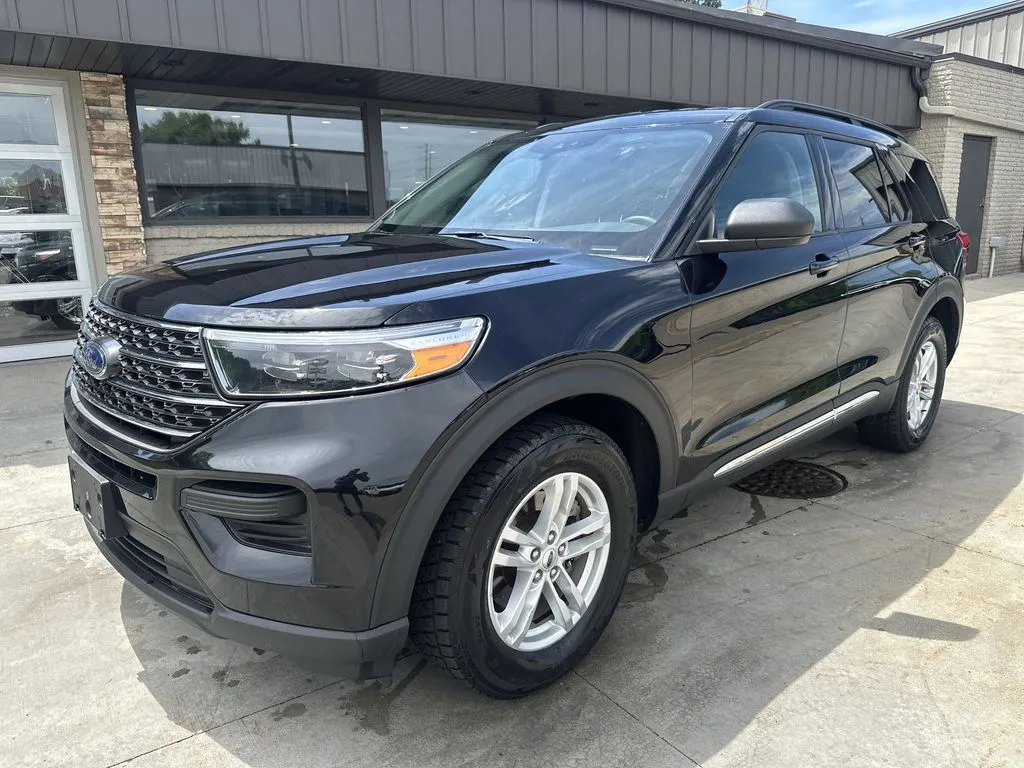 Black 2023 Ford Explorer XLT for sale in Somerset, WI