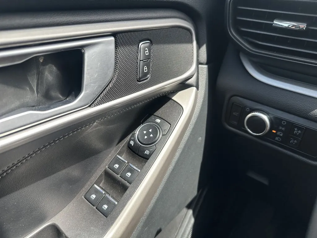 Ford Explorer photo 13