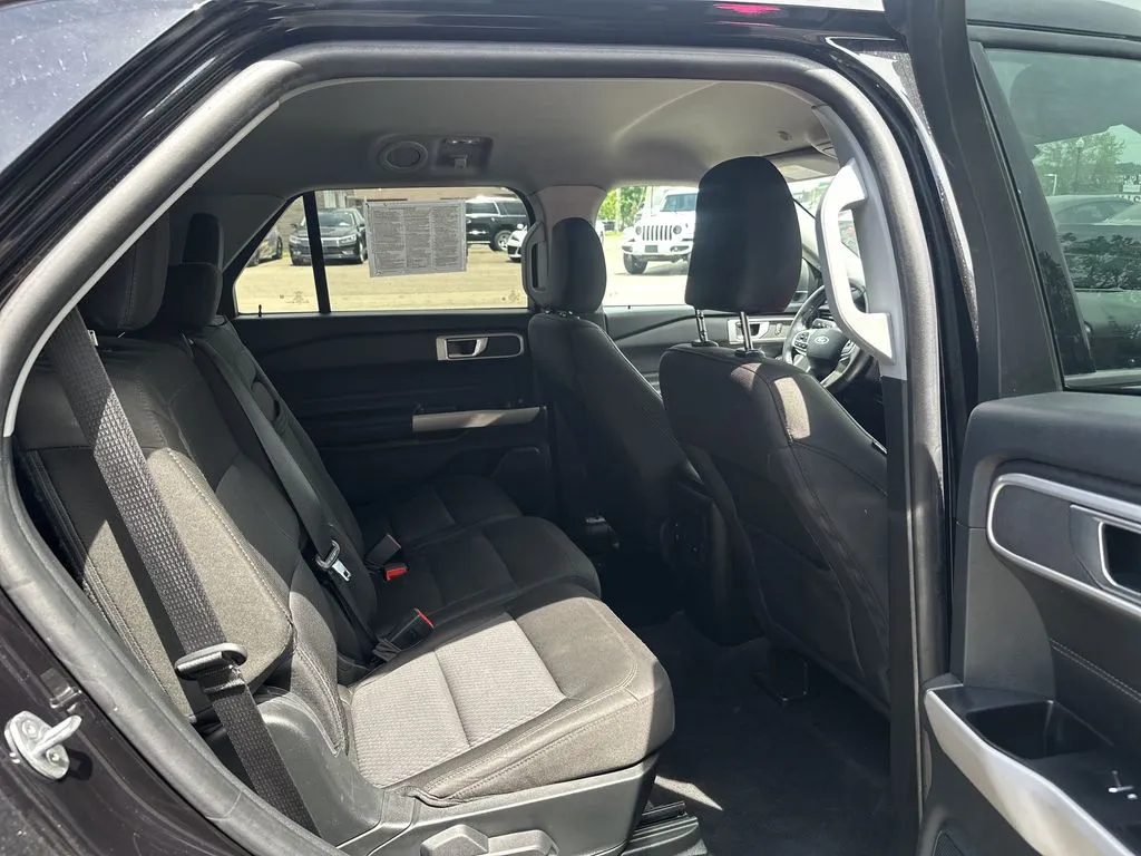 Ford Explorer photo 22