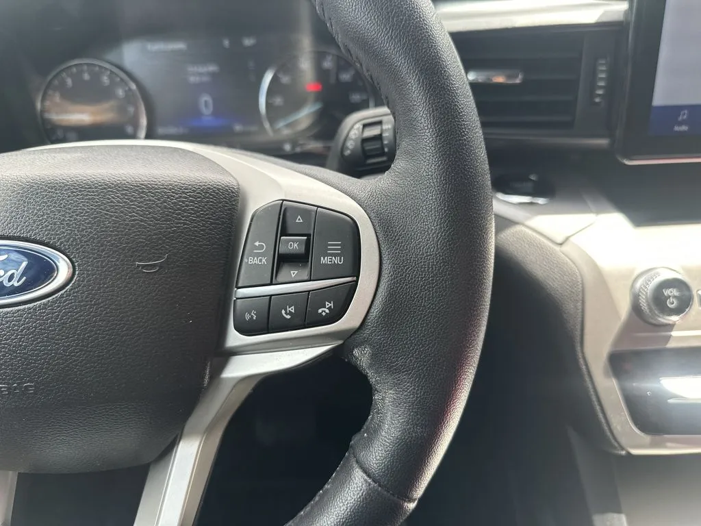 Ford Explorer photo 11