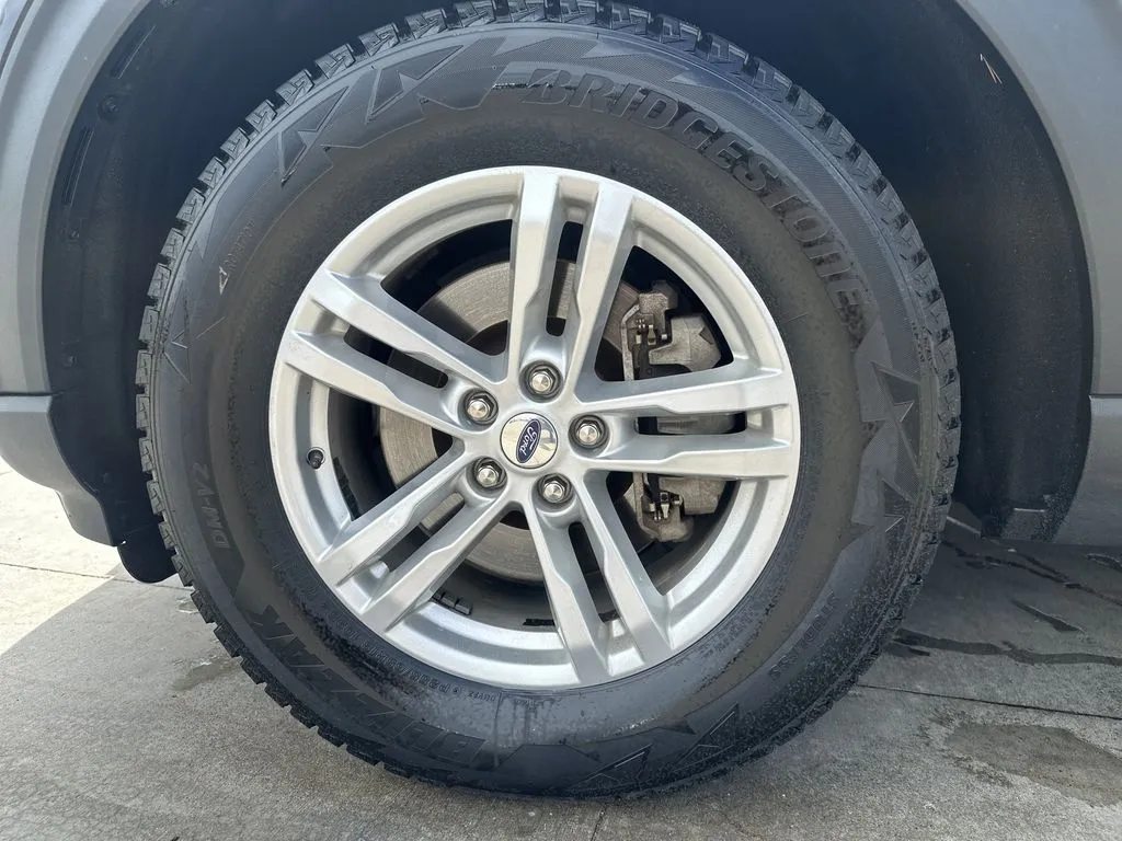 Ford Explorer photo 18
