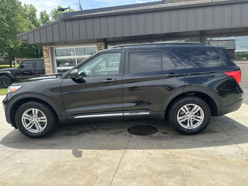 Ford Explorer photo 17