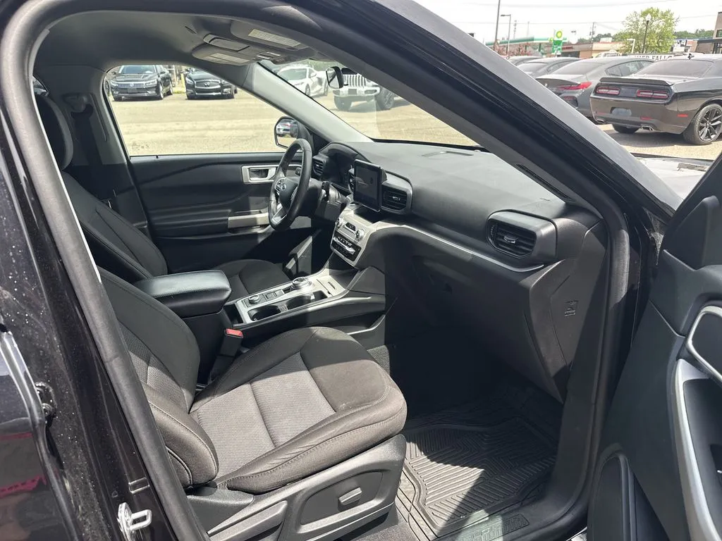 Ford Explorer photo 21