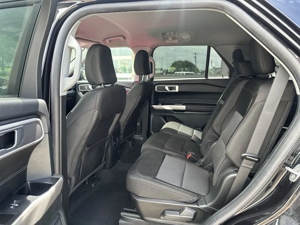 Ford Explorer photo 4