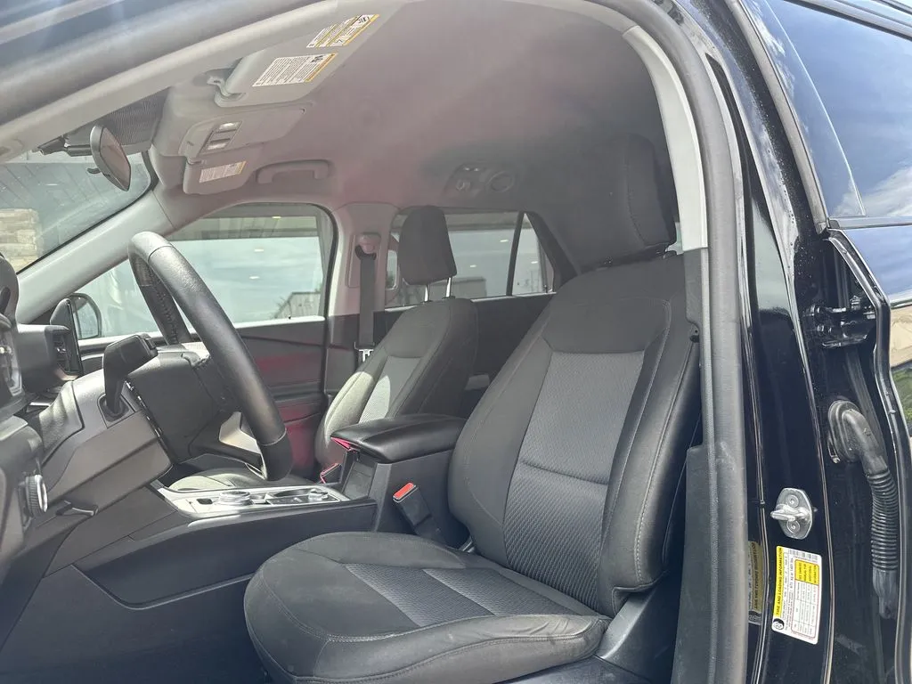 Ford Explorer photo 16
