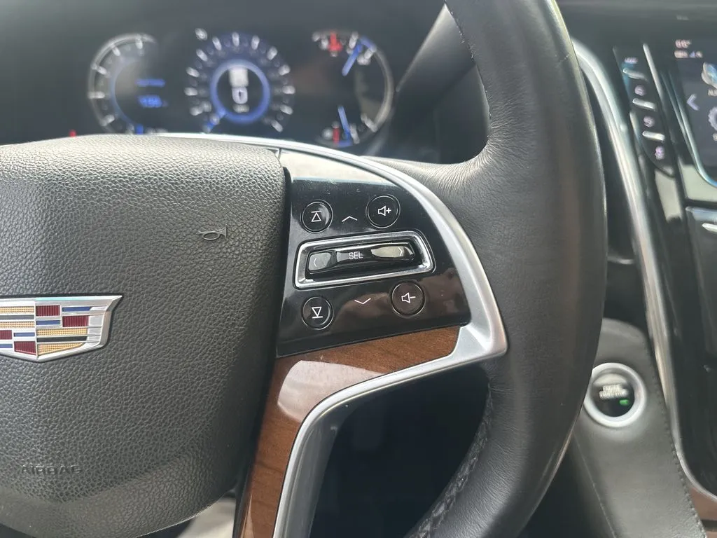 Cadillac Escalade photo 9